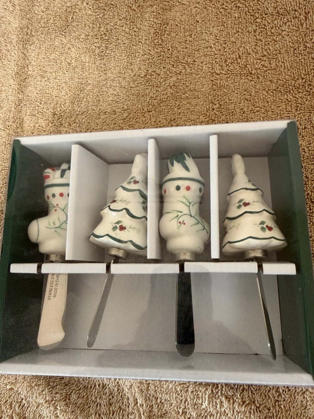 Pfaltzgraff Winterberry White with Red Accent Box